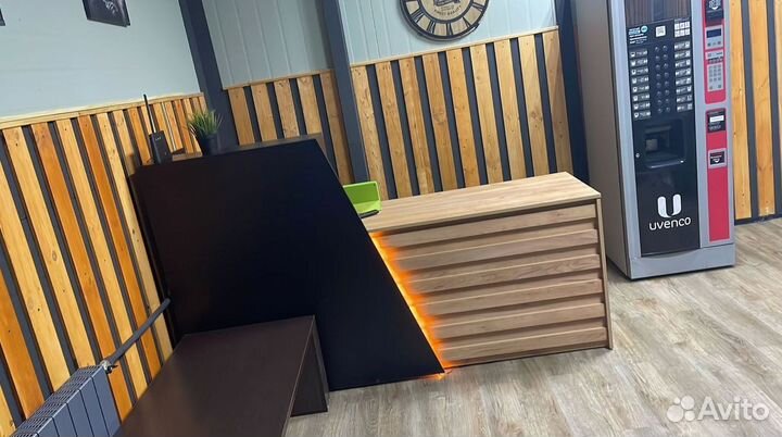 Стол в приемную Аргентум Дуб крафт золотой/Черный