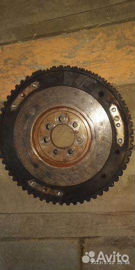 Маховик с корзиной и диском сцепления
