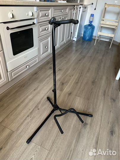 Подставка для гитары напольная из металла