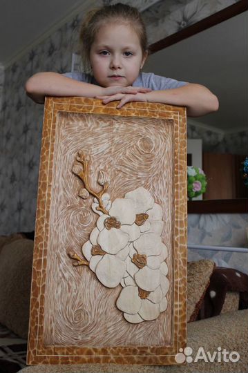 Резное панно из дерева 