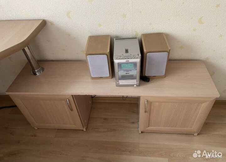 Стол большой с тумбой из лдсп + полки