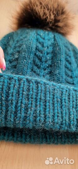 Шапка с помпоном натуральным