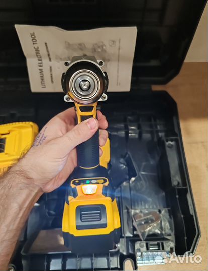 Бесщеточный шуруповерт ударный Dewalt 20 v 6 а/ч