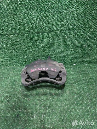 Суппорт тормозной передний левый Nissan Bluebird