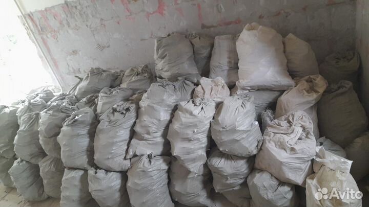 Отдам бесплатно бой плитки, цемента, кирпича