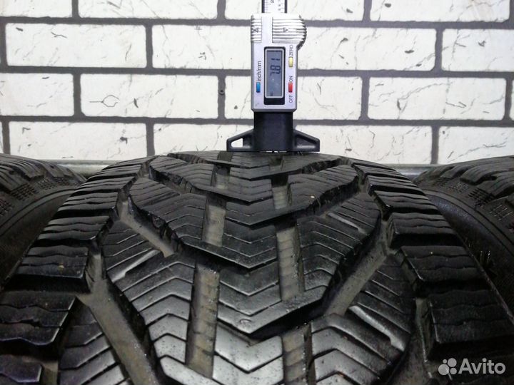 Kormoran Snow 215/50 R17 95V