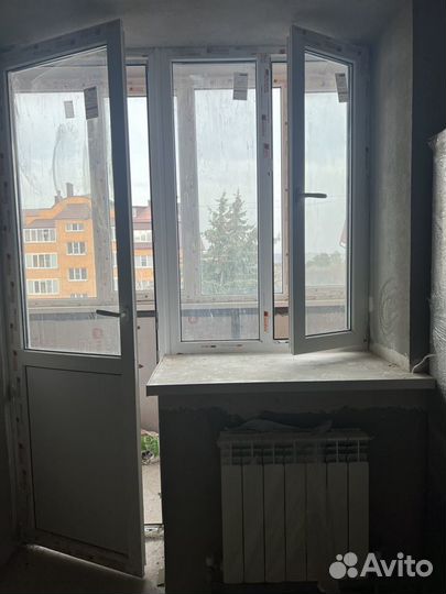 Балконная дверь с окном