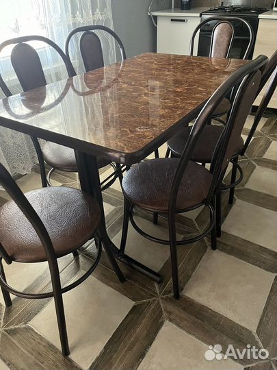 Кухонный стол со стульями комплект