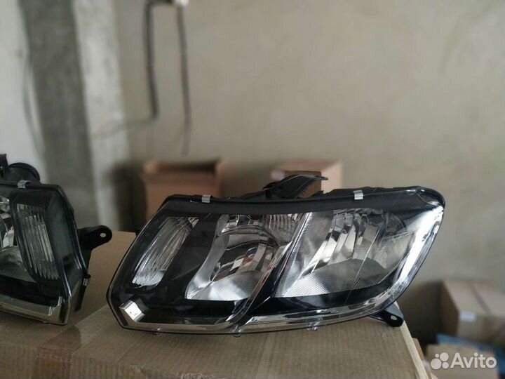 Фары на Лада Ларгус FL