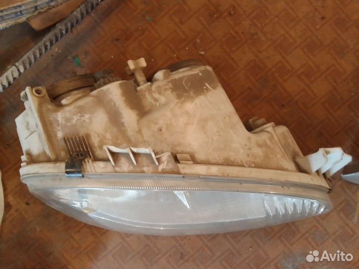 Фары волга 31105