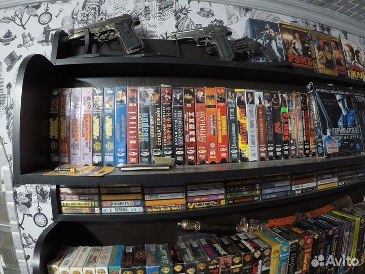 Видеокассеты все части Ловчий смерти, Королева Вар