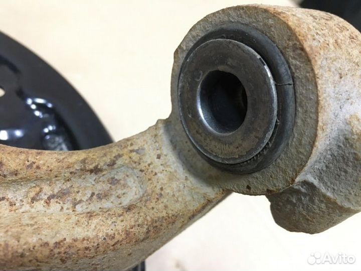 Кулак задний правый Nissan Terrano 3 D10