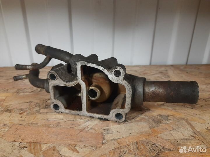 Корпус термостата QG15 Ниссан