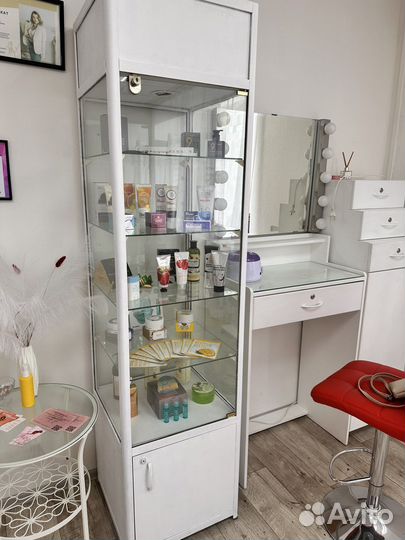 Витрина стеклянная