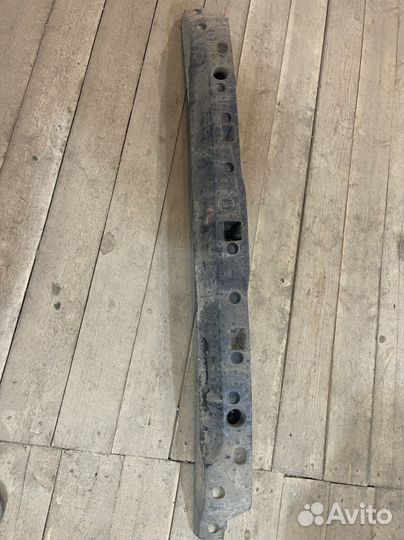 Абсорбер переднего бампера Toyota Land Cruiser 200