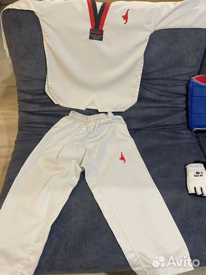 Кимоно (добок,защита, печатки) тхэквондо