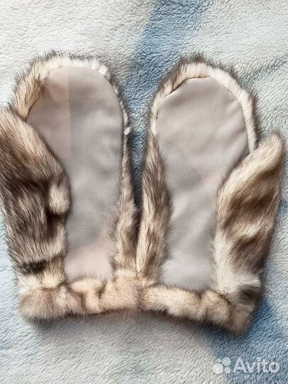 Варежки женские