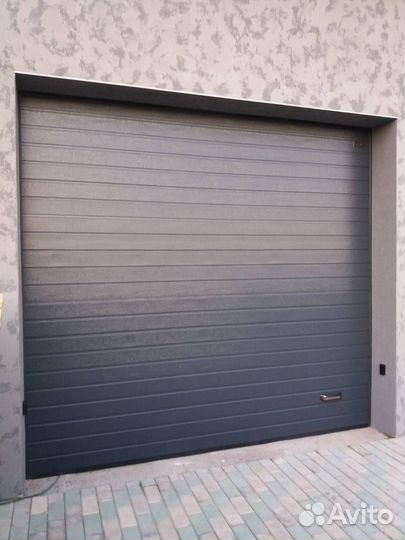 Ворота гаражные подъёмные секционные Алютех