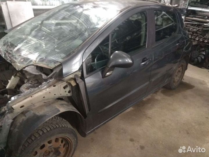 В разборе peugeot 308 2011г