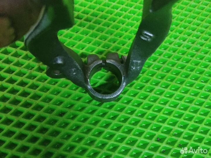 Вилка передней левой стойки mitsubishi galant 8