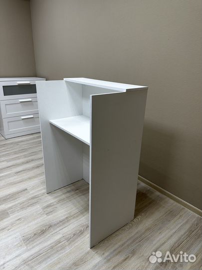 Стойка ресепшн