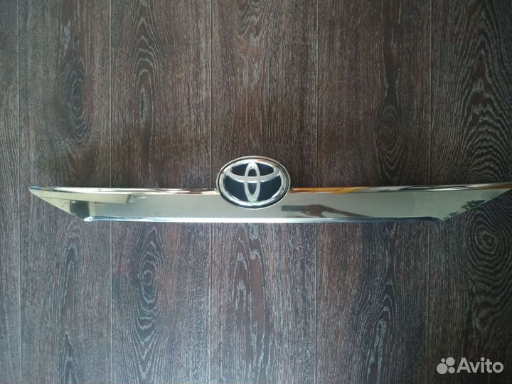 Молдинг(накладка)на крышку багажника на Camry V50