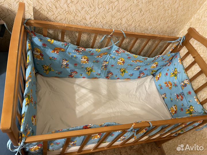 Детская кроватка с матрасом