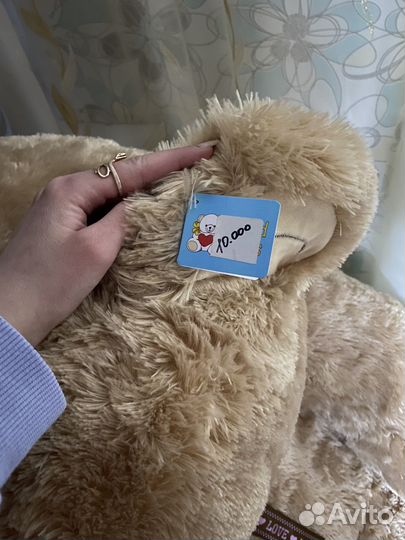 Большой плюшевый медведь