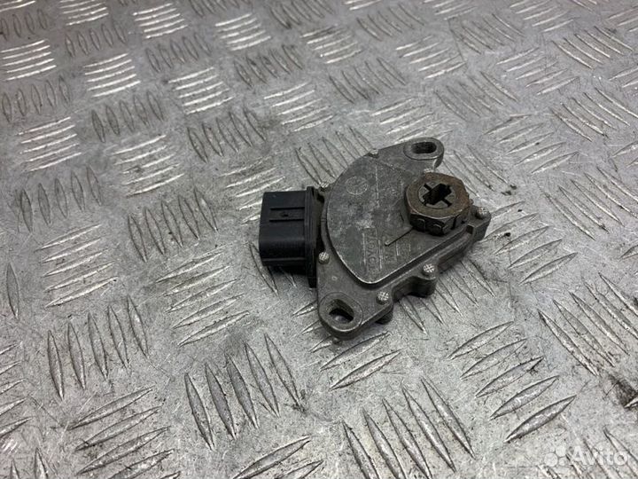 Датчик положения селектора АКПП Toyota Corolla E18