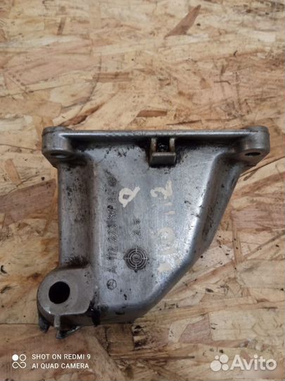 Кронштейн двигателя правый Mercedes Benz w210