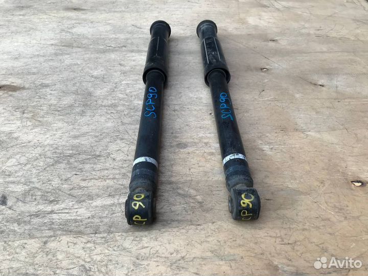 Амортизатор задний Toyota Yaris Vitz SCP90