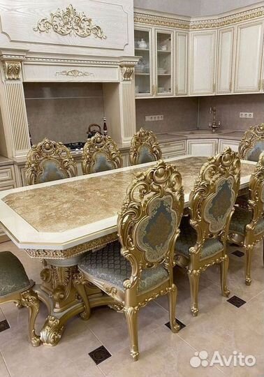 Обеденный стол и стулья