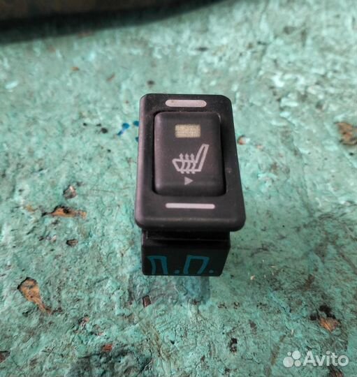 Кнопка обогрева сидений передняя правая Nissan