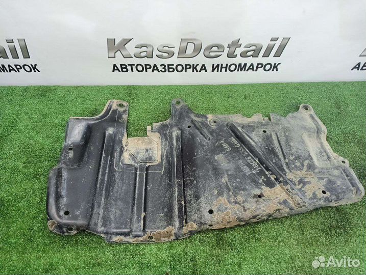 Правый пыльник двигателя Mitsubishi carisma