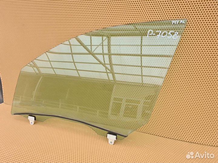 Стекло двери переднее левое Infiniti M Q70 Y51