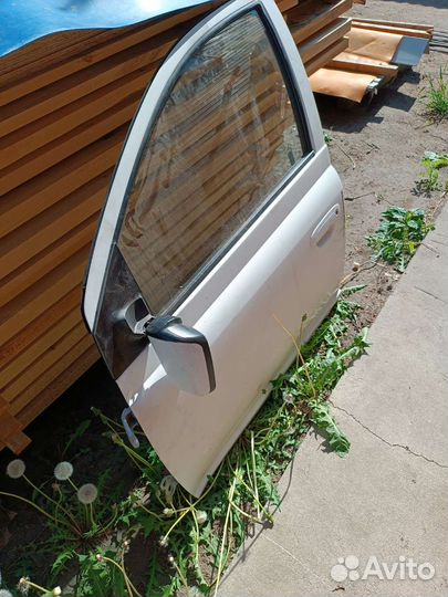 Toyota platz дверь