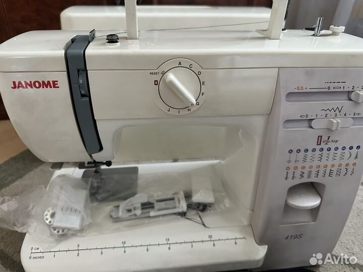 Швейная машина Janome
