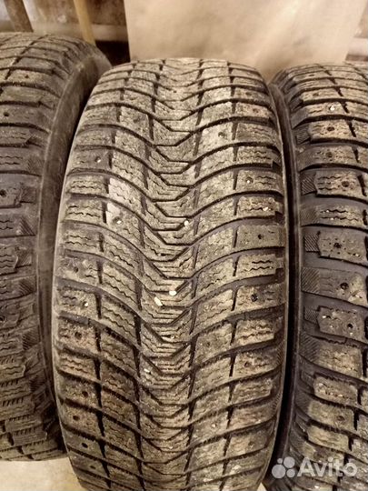 Michelin X-Ice North 3 215/55 R17 94