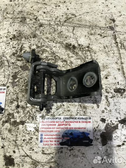 Петля двери передней левой верхняя Пежо 408