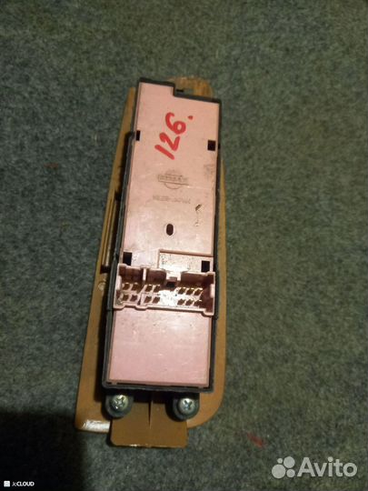 Блок упр. стеклоподьемниками на nissan cefiro A32