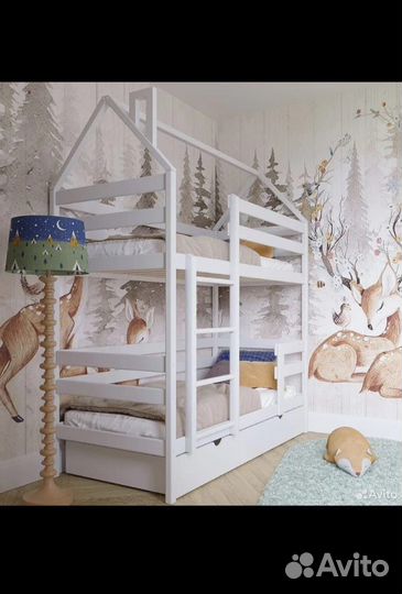 Кровать двухьярусная домик