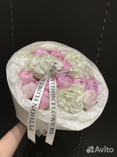 Букет сборный гортензии и пионы