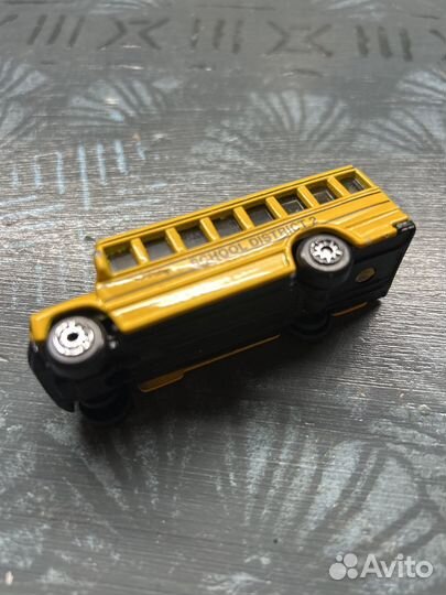 Модель автомобиля шлольный автобус maisto