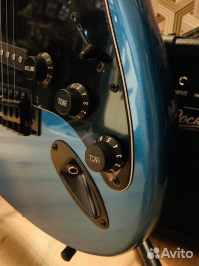 Электрогитара под Fender + Комбоусилитель 15 ват