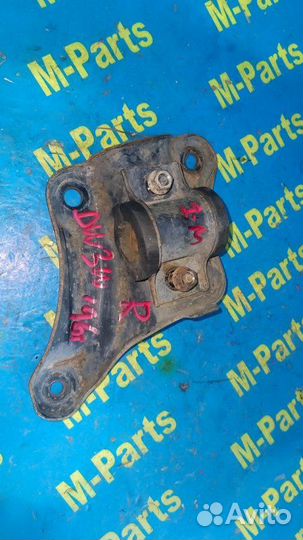 Крепление стабилизатора переднее правое Mazda