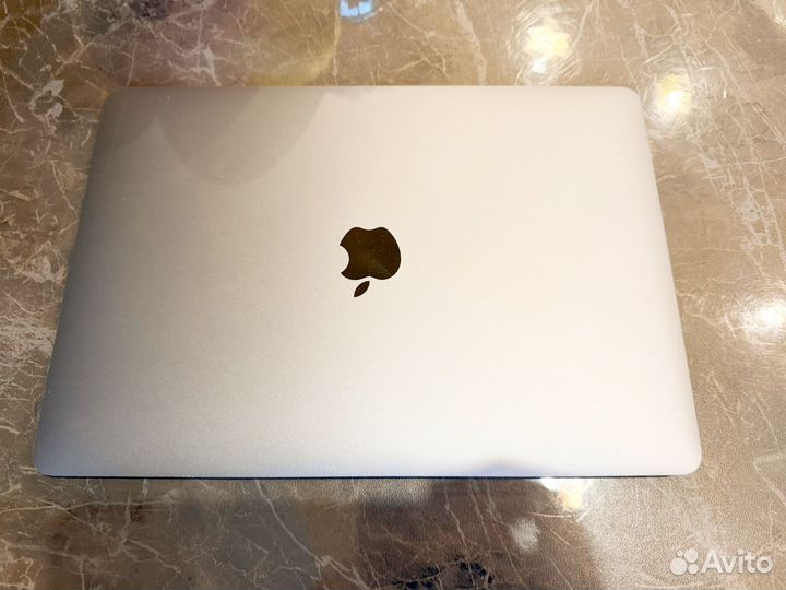 Macbook pro 13 2019 i5 8GB