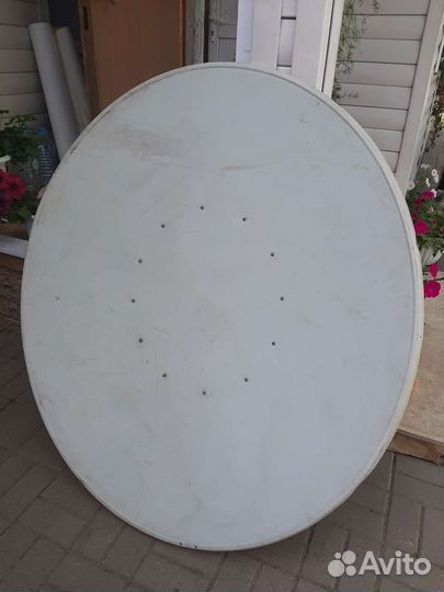 Спутниковая тарелка