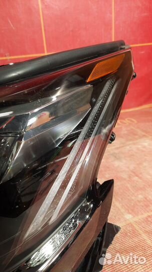 Фара левая Lexus LX570