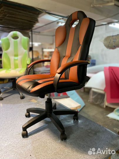 Офисное кресло