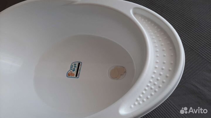 Детская ванночка с термометром и сливом